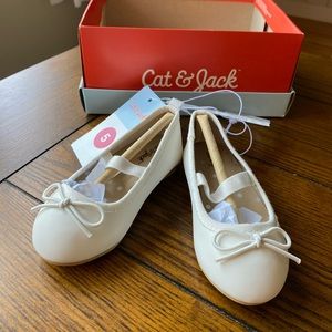 Cat & Jack White Shoes - sz 5 - NWT